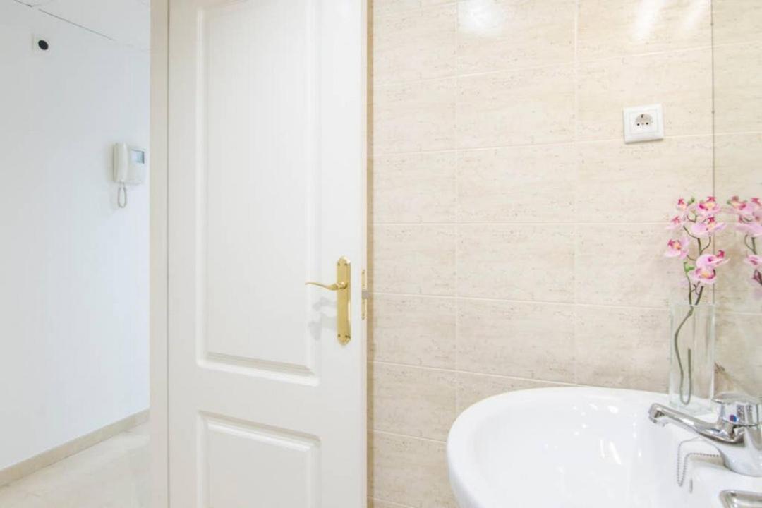 Cruz Apartment Madrid Extérieur photo