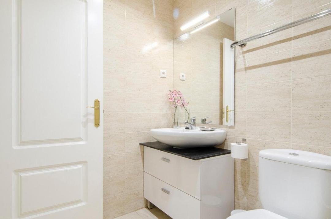 Cruz Apartment Madrid Extérieur photo
